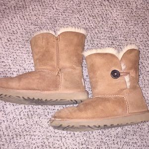Brown short ugg boots